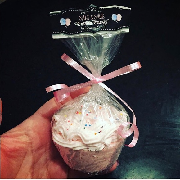 Meet your Posher, Erica - Picture 3 of 4